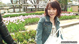 Slutty Japanese girl Kanami Mita gives outdoor blowjob to one stranger