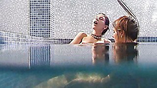 Lesbian games in the swimming pool