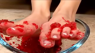 Foot fetish cowgirl has her toes licked before an orgasmic pounding