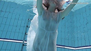 Sensual hottie in white dress Andrejka is swimming under the water