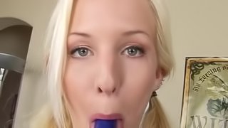 Blonde in threesome sucking dick, licking cunt and fucking in FFM threesome