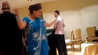 sexy nepali aunty dancing in party