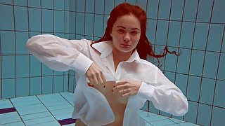 Sizzling hot redhead teen takes off white shirt underwater