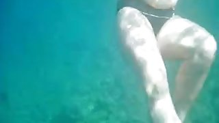 Topless thick MILF under the water for voyeurs