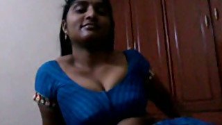 Kinky Indian amateur brunette in blue sari keeps on sucking dick