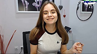 Slinky Amateur Porn 18Yo stripping and twerking on webcam