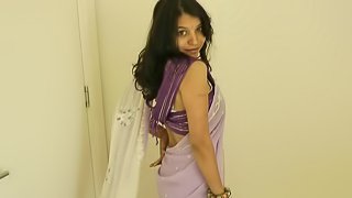 Talented Indian girl posing on cam