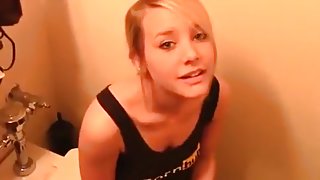 GF Gives a tireder Blowjob on the Toilet