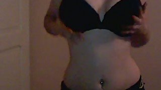 Juggy webcam slut shakes her big saggy titties at my request