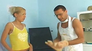 Doctor fucks hot blondie in her pussy and fingers her