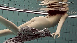 Loris Licicia swimming naked in the pool in awesome Underwater show