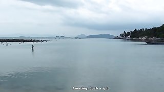 Babe suck at the beach