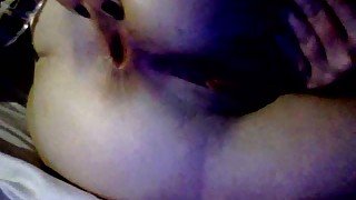 Dirty amateur white lady on webcam uses ribbed dildo