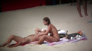 Everybody love to be naked on the beach especially girls