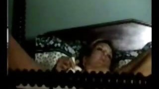 Fast masturbation of milf on bed