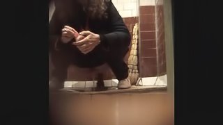 Voyeur view of girl pissing in bathtub