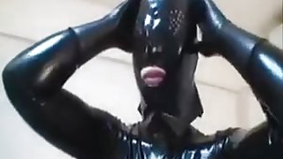 Latex Cat anziehen