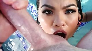 Hot tempered Asian bitch gives sloppy deep throat to her BF in pool