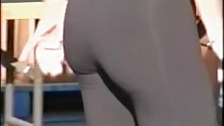 Street candid closeup of the amateur ass in tight pants 04e