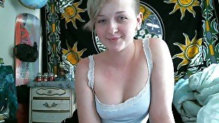 Raunchy teen with fine tits is putting on a show for me on webcam