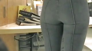 Hot ass in jeans in this street candid video