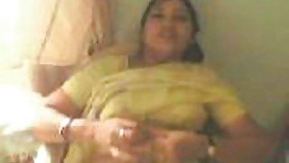 Chubby Indian housewife eagerly blows dick of her hubby