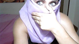 Beautiful muslim babe shows off her goodies on camera