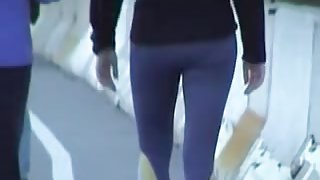 Candid girls ass looking so nice in her sports pants 08w