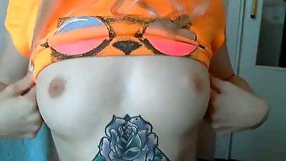 This blonde teen loves playing with herself on cam and she never shows her face