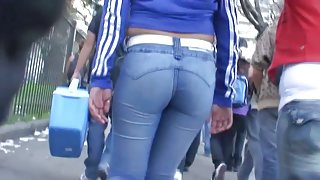 Candid voyeur video shows a huge ass in tight jeans.