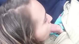 Amateur teen girl sucks off her boyfriend in the car