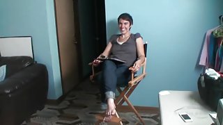 Chick in jeans interviews before her porn scene