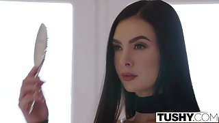 TUSHY Hot Model Enjoys DP On Time Off