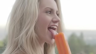 Beauty sucks a popsicle nude