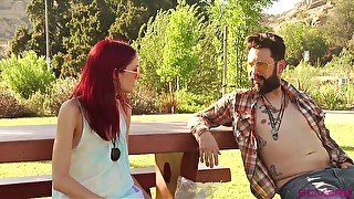 Hippy dude getting blowjobs from hot women like nobody's business