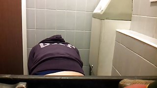 Girl on toilet voyeur scenes pissing and drying out cunt