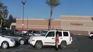 Fearless girl Gives 69 BJ in Parking Lot