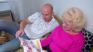 Granny with glasses getting her hairy pussy licked and fingered