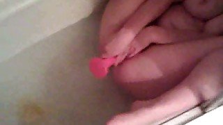 My outrageously hot brunette GF dildoing herself in hot tub