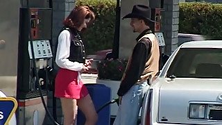 Slutty brunette with big bum gives ranch man a solid blowjob in the car