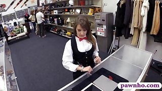 Card dealer pawns her twat and gets screwed in the backroom