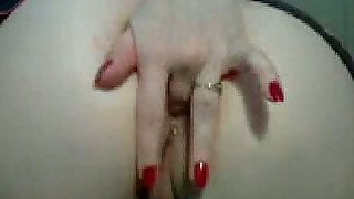 Horny Russian webcam babe stuffs her big ass with anal plug