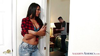 Sizzling hot beauty Makayla Cox goes nuts when she gets fucked