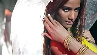 Poonam Pandey Rain Dance - Indian babe solo