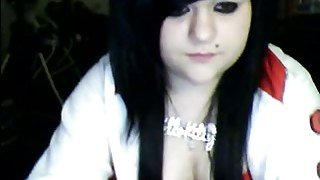 Cute webcam emo chick flashes and fingers her twat for me