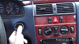 Dude fucks amateur babe in the car in public