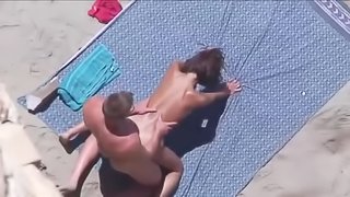 Norway babe fucks on the beach with a new guy