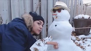 Beautiufl amateur girl gets fucked from behind outdoors by snowman