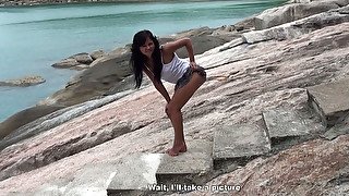 Charming slim tourist Bella has nothing against sucking a dick outdoors
