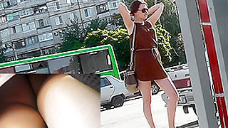 Girl's outfit lets to film a great upskirt clip